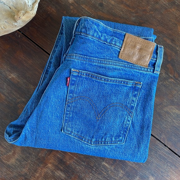 Levi’s Wedgie Straight Frayed Jeans - Picture 6 of 7